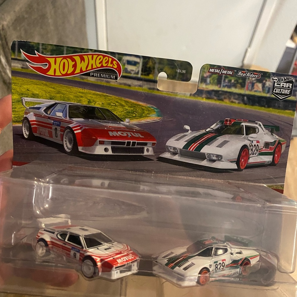 Hotwheels premium two cars set